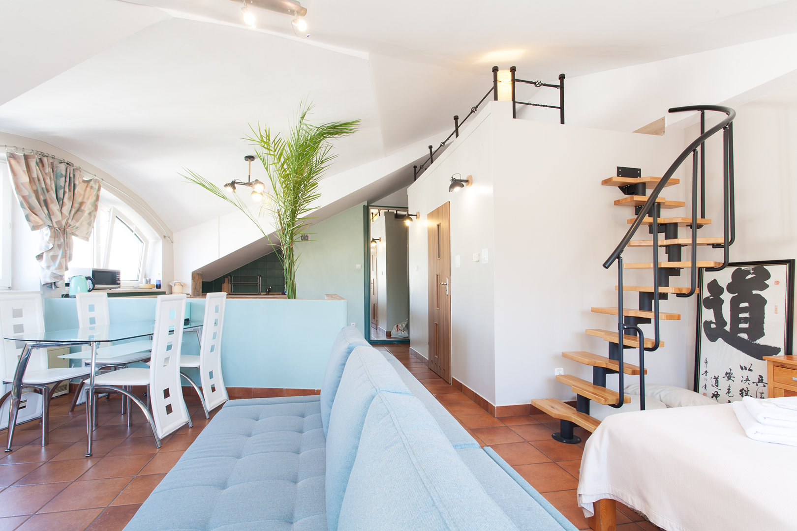 MONA LISA IV - DUŻE STUDIO, KAZIMIERZ MONA LISA IV - DUŻE STUDIO, KAZIMIERZ